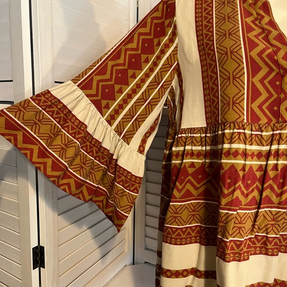 NEW Easel Tunic Blouse - Picture 14 of 14